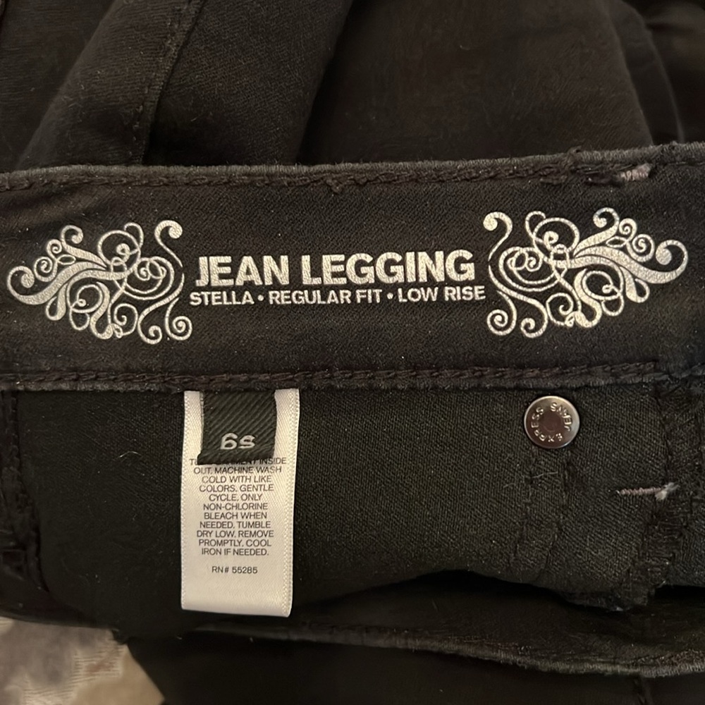 Black Jean leggings regular fit low rise,great condition,size 6.Made in China. - Picture 4 of 5